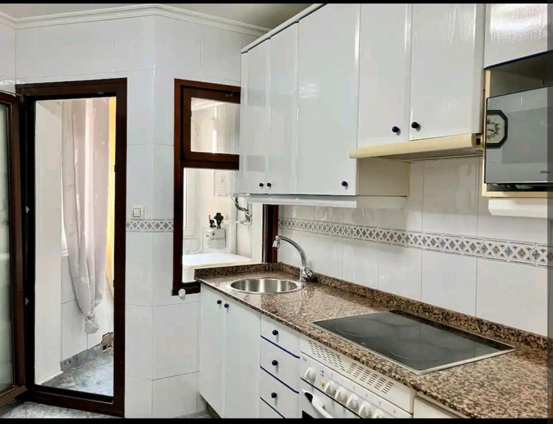 Alojamiento En Playa Del Arbeyal Gijón Exterior foto